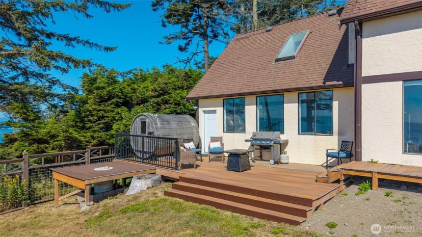 Property photo for 1399 W Beach Road, Oak Harbor photo 33