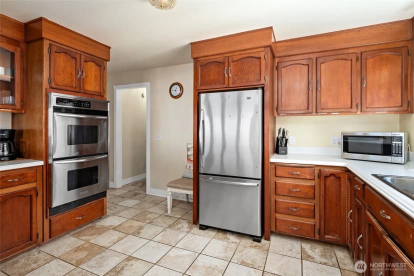 Property photo for 1399 W Beach Road, Oak Harbor photo 18