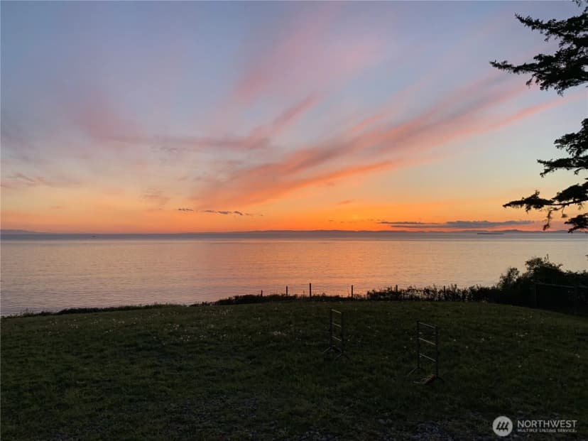Property photo for 1399 W Beach Road, Oak Harbor photo 11