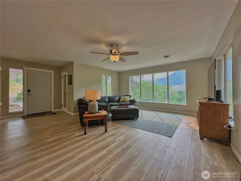 Property photo for 307 Orchard Avenue, Elmer City photo 6