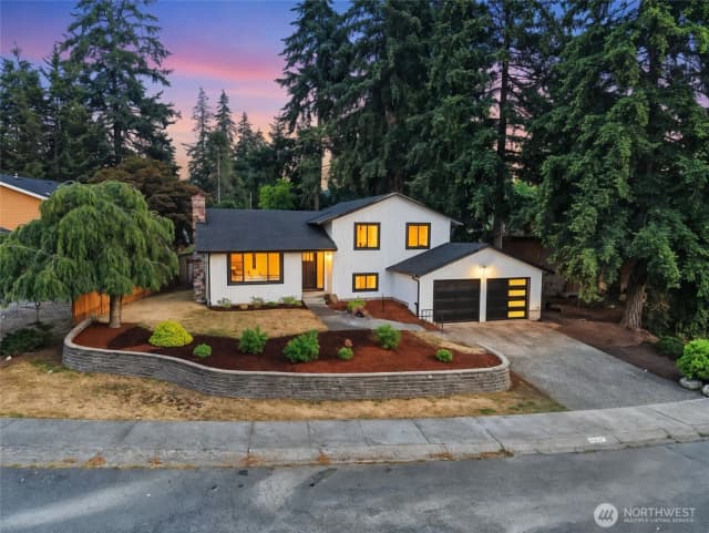 Property photo for 11707 Se 65th Street, Bellevue
