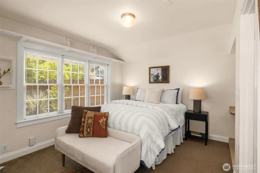 Property photo for 4549 Thackeray Place Ne, Seattle photo 31