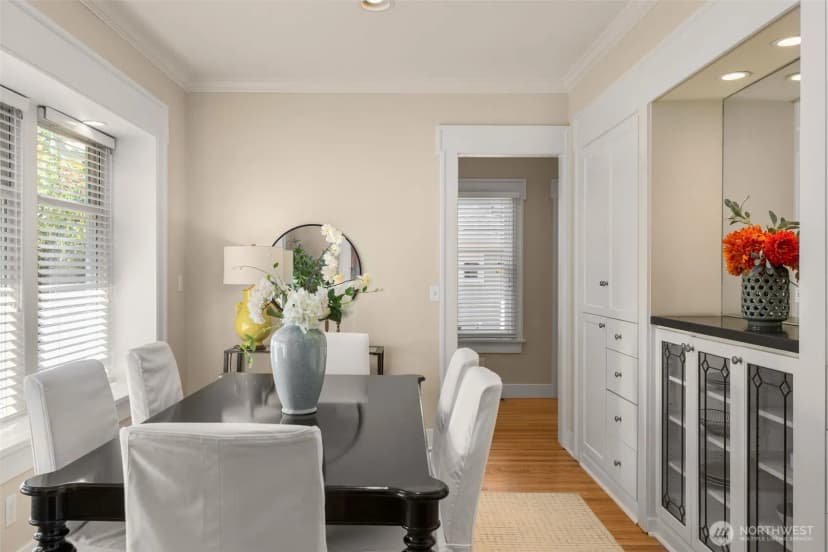 Property photo for 4549 Thackeray Place Ne, Seattle photo 14