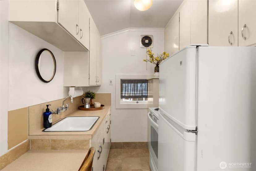 Property photo for 4549 Thackeray Place Ne, Seattle photo 33