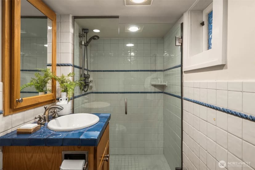 Property photo for 4549 Thackeray Place Ne, Seattle photo 29