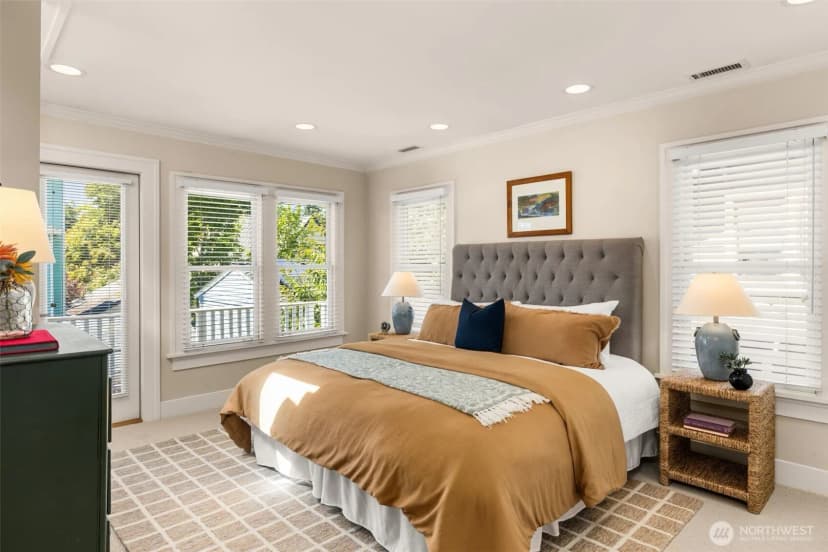 Property photo for 4549 Thackeray Place Ne, Seattle photo 18