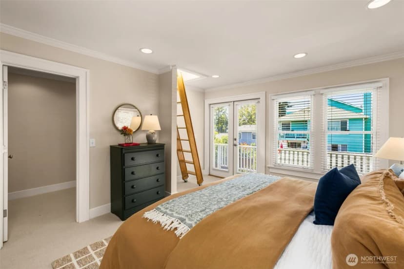 Property photo for 4549 Thackeray Place Ne, Seattle photo 19
