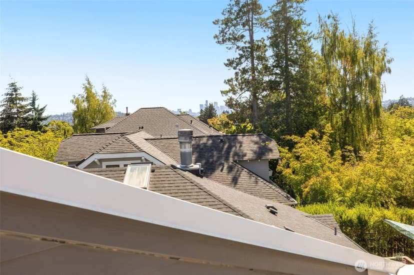 Property photo for 4549 Thackeray Place Ne, Seattle photo 21
