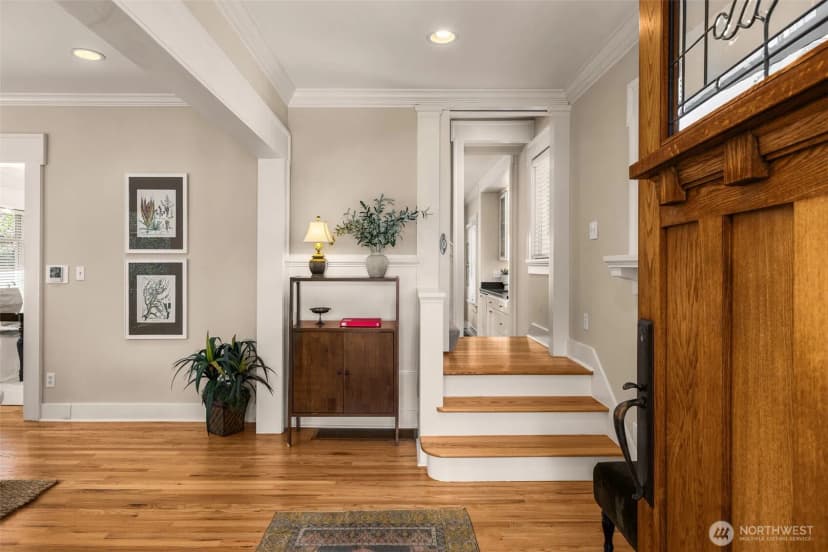 Property photo for 4549 Thackeray Place Ne, Seattle photo 10