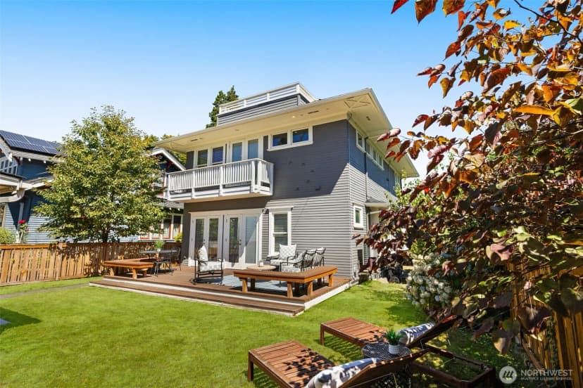 Property photo for 4549 Thackeray Place Ne, Seattle photo 9