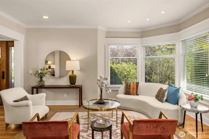 Property photo for 4549 Thackeray Place Ne, Seattle photo 13