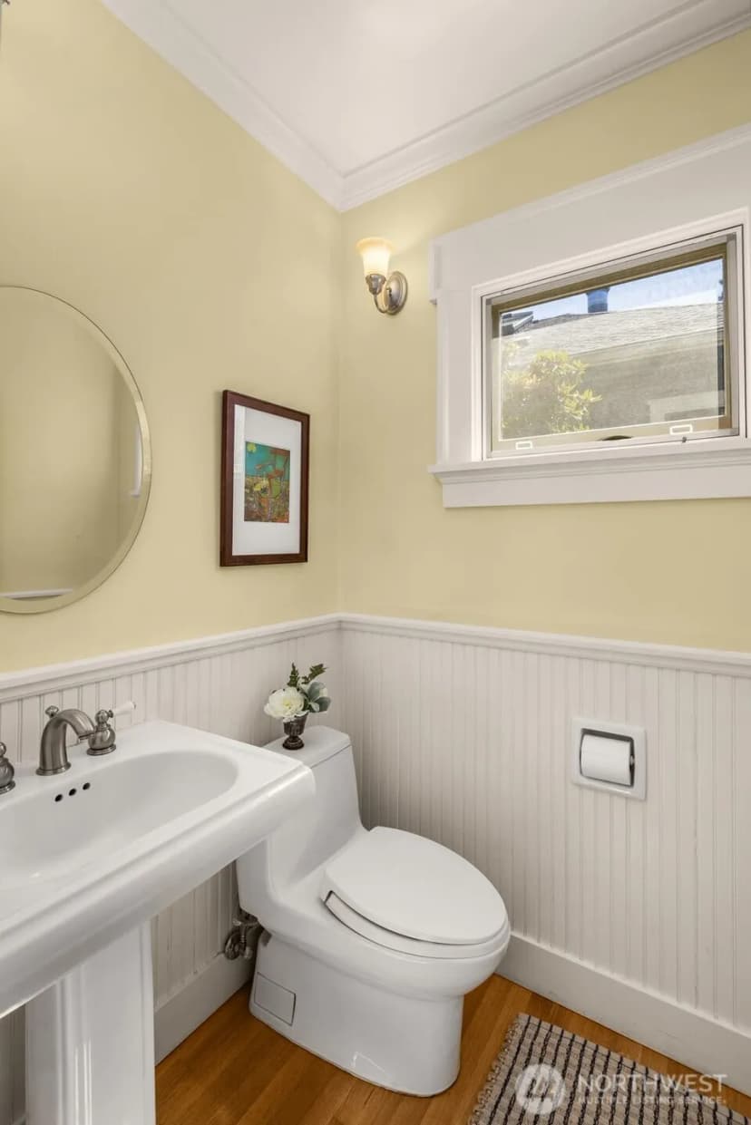Property photo for 4549 Thackeray Place Ne, Seattle photo 15
