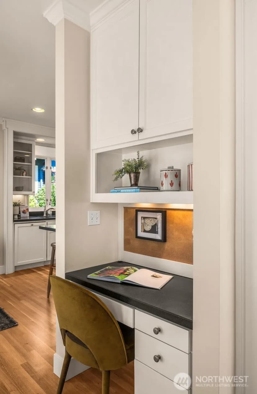 Property photo for 4549 Thackeray Place Ne, Seattle photo 16