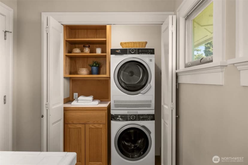 Property photo for 4549 Thackeray Place Ne, Seattle photo 22