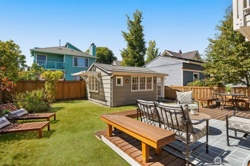 Property photo for 4549 Thackeray Place Ne, Seattle photo 8