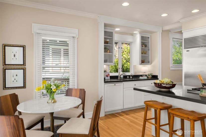 Property photo for 4549 Thackeray Place Ne, Seattle photo 6