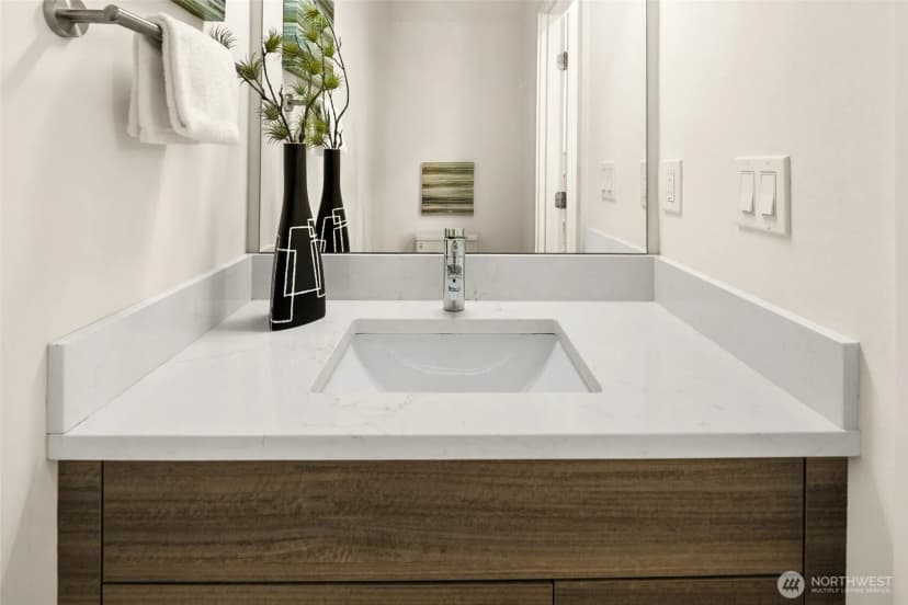 Property photo for 1036 Ne 102nd Street #b, Seattle photo 15