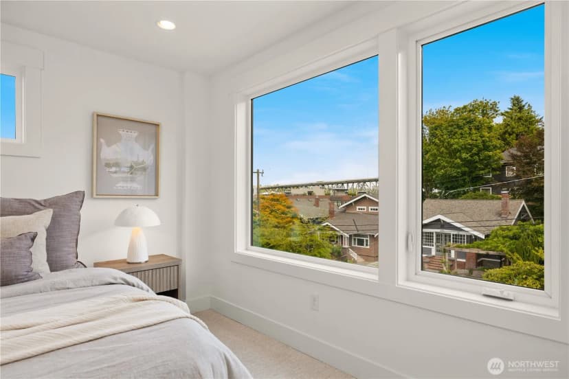 Property photo for 2903 3rd Avenue N, Seattle photo 14