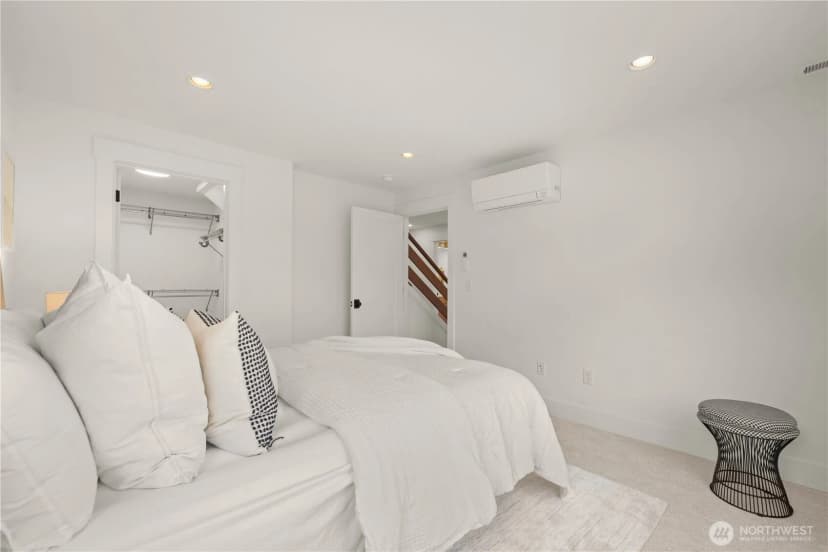 Property photo for 2903 3rd Avenue N, Seattle photo 19