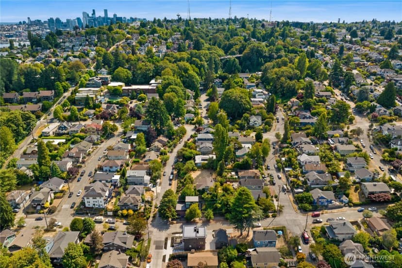 Property photo for 2903 3rd Avenue N, Seattle photo 35