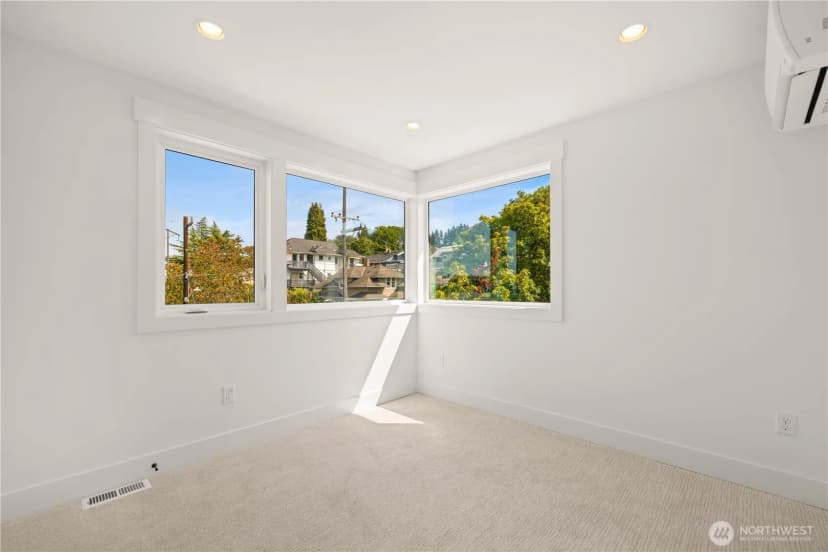 Property photo for 2903 3rd Avenue N, Seattle photo 21