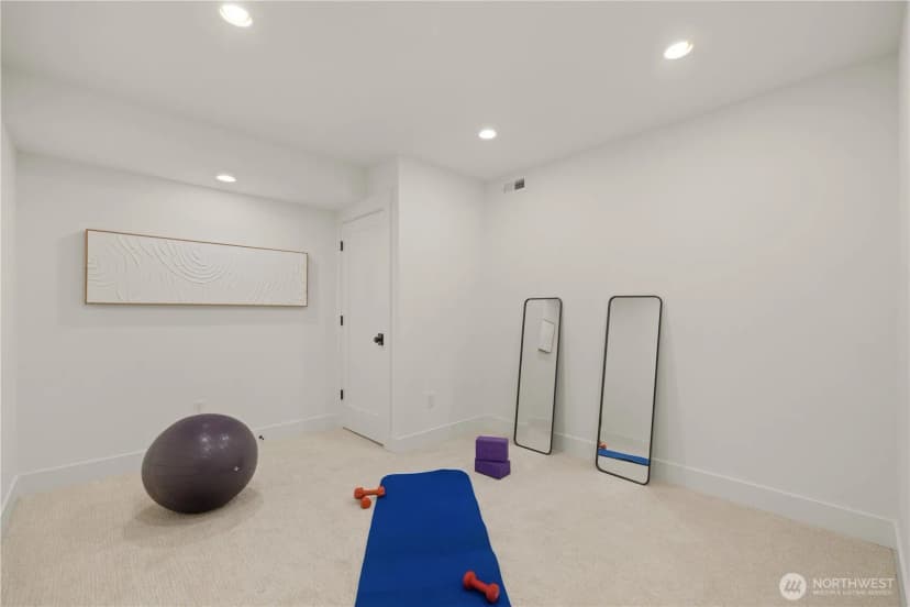 Property photo for 2903 3rd Avenue N, Seattle photo 31