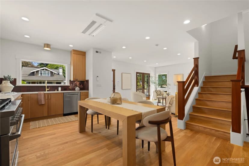 Property photo for 2903 3rd Avenue N, Seattle photo 12