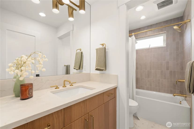 Property photo for 2903 3rd Avenue N, Seattle photo 16