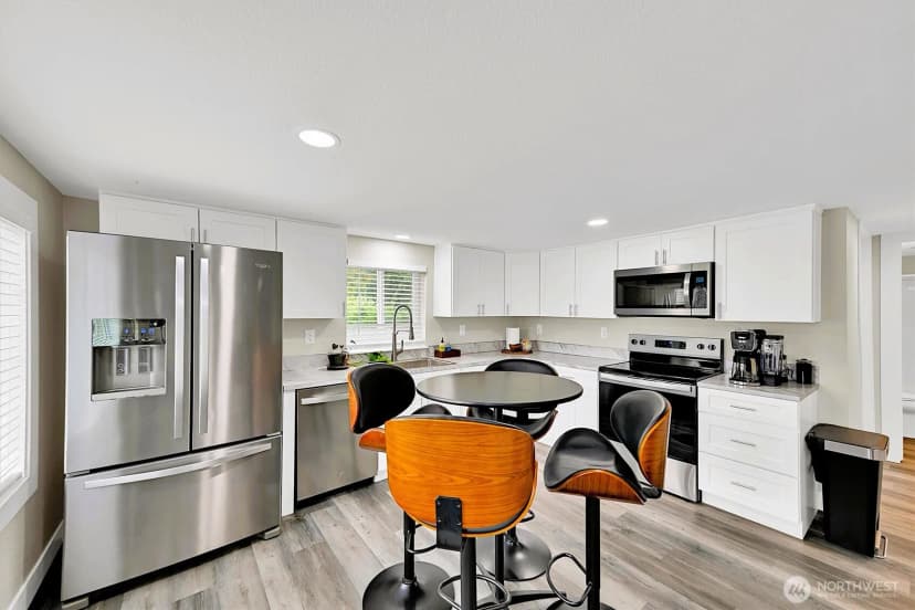 Property photo for 5511 Waller Road E, Tacoma photo 4