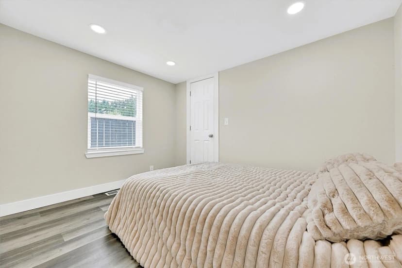 Property photo for 5511 Waller Road E, Tacoma photo 10