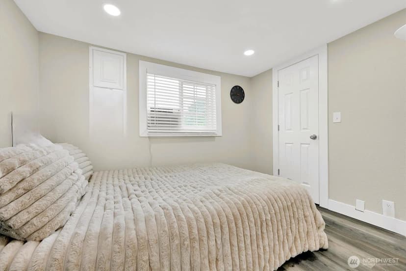 Property photo for 5511 Waller Road E, Tacoma photo 9