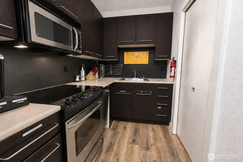 Property photo for 1420 E Pine Street #e6, Seattle photo 8