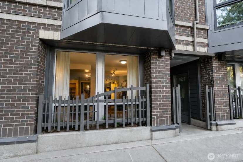 Property photo for 1420 E Pine Street #e6, Seattle photo 12