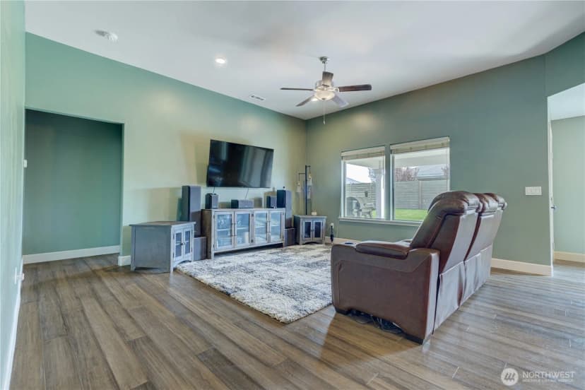 Property photo for 6017 Cotswold Lane, Pasco photo 3