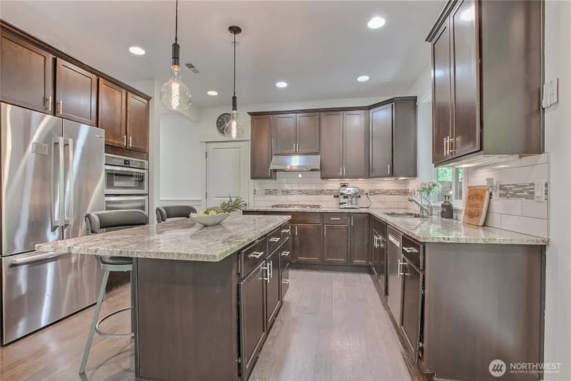 Property photo for 16426 85th Place Ne, Kenmore photo 11