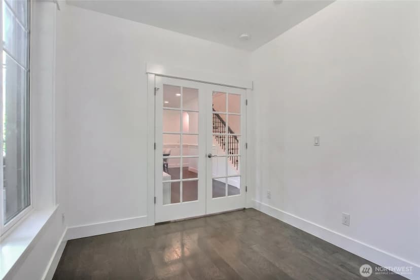 Property photo for 16426 85th Place Ne, Kenmore photo 15
