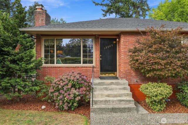 Property photo for 13045 Corliss Avenue N, Seattle photo 3