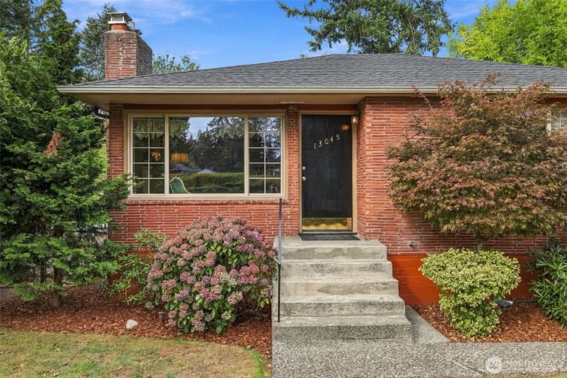 Property photo for 13045 Corliss Avenue N, Seattle photo 3