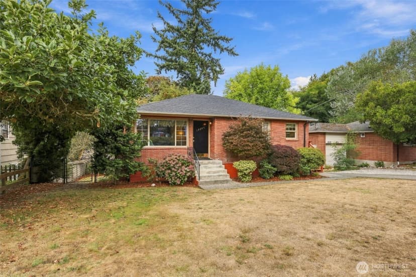 Property photo for 13045 Corliss Avenue N, Seattle photo 2