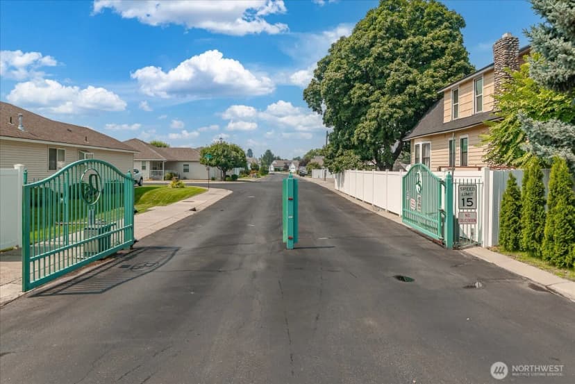 Property photo for 13716 E 15th Ln, Spokane Valley photo 2