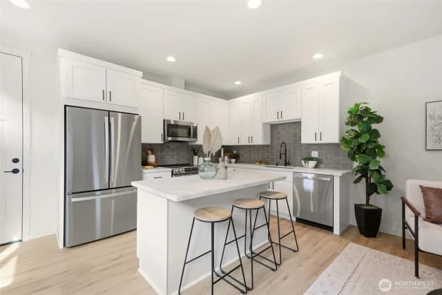 Property photo for 1702 Rainier Avenue #b, Everett photo 4