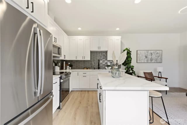 Property photo for 1702 Rainier Avenue #b, Everett photo 3