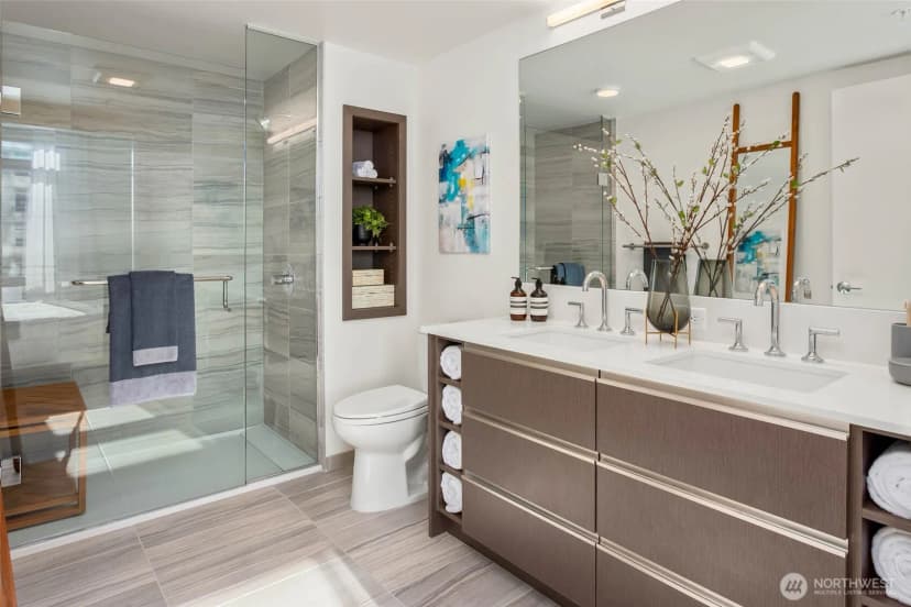 Property photo for 800 Columbia Street #2203, Seattle photo 12