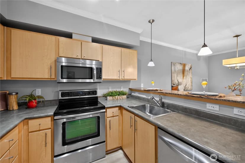 Property photo for 10709 Valley Viewrd #c101, Bothell photo 9