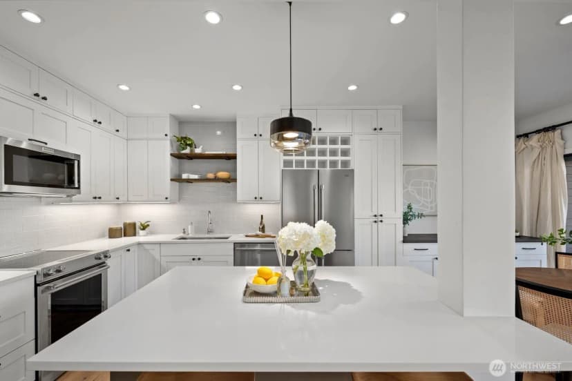 Property photo for 2616 4th Avenue N #402, Seattle photo 6