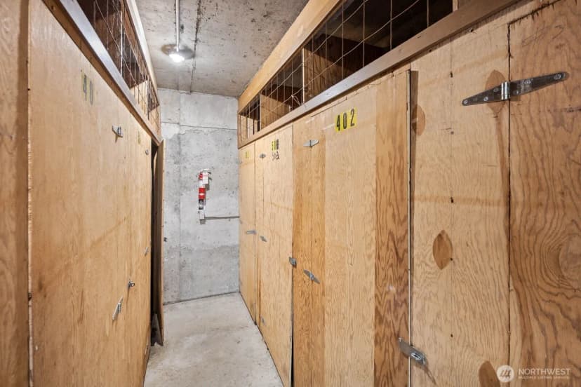 Property photo for 2616 4th Avenue N #402, Seattle photo 27