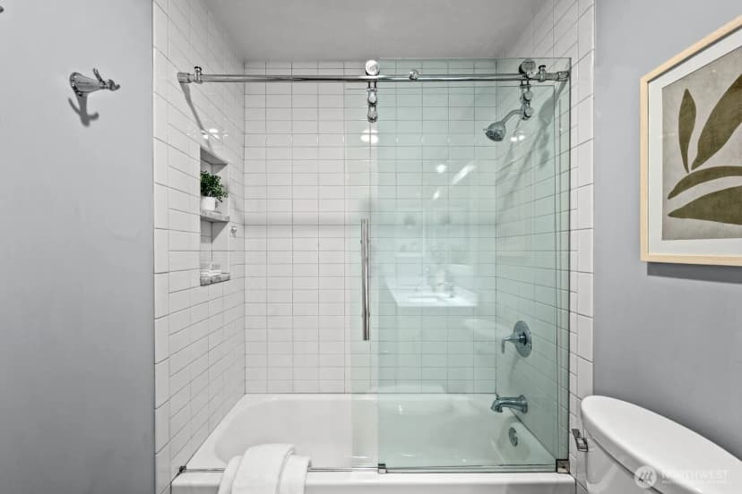 Property photo for 2616 4th Avenue N #402, Seattle photo 21