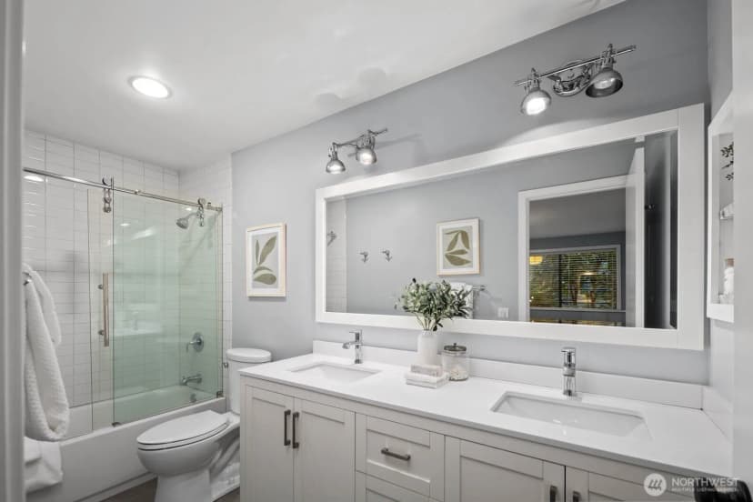 Property photo for 2616 4th Avenue N #402, Seattle photo 20