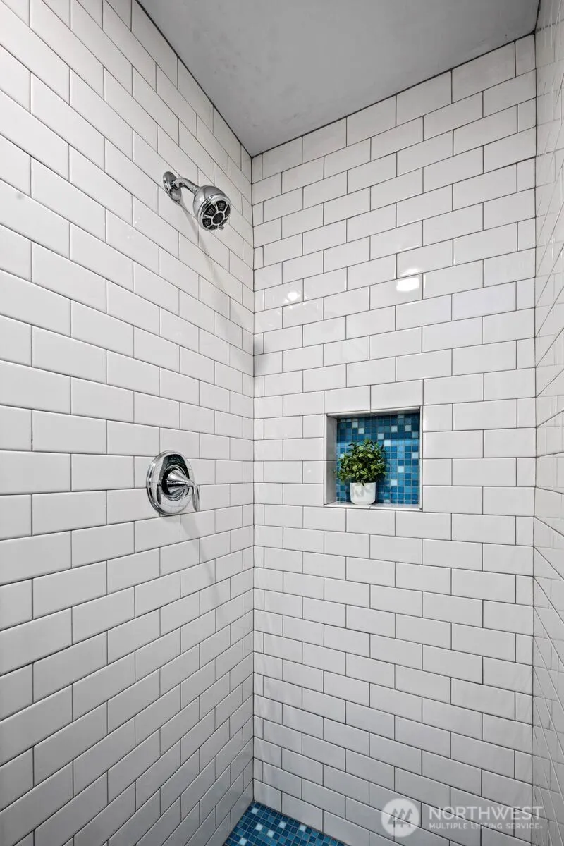 Property photo for 2616 4th Avenue N #402, Seattle photo 24