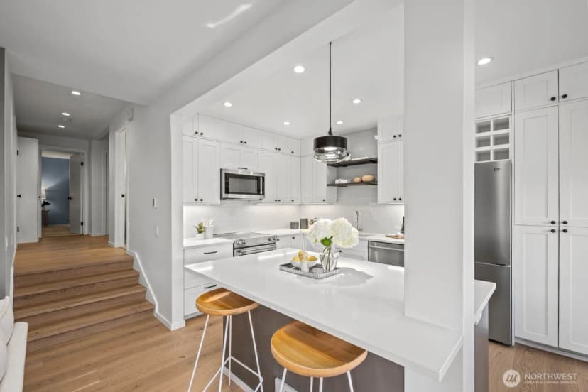Property photo for 2616 4th Avenue N #402, Seattle photo 7